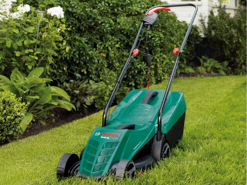 Masina de tuns gazonul BOSCH Rotak 320 ER, Electrica, 1200W, latime taiere 32 cm, cos 31L, negru-verde
