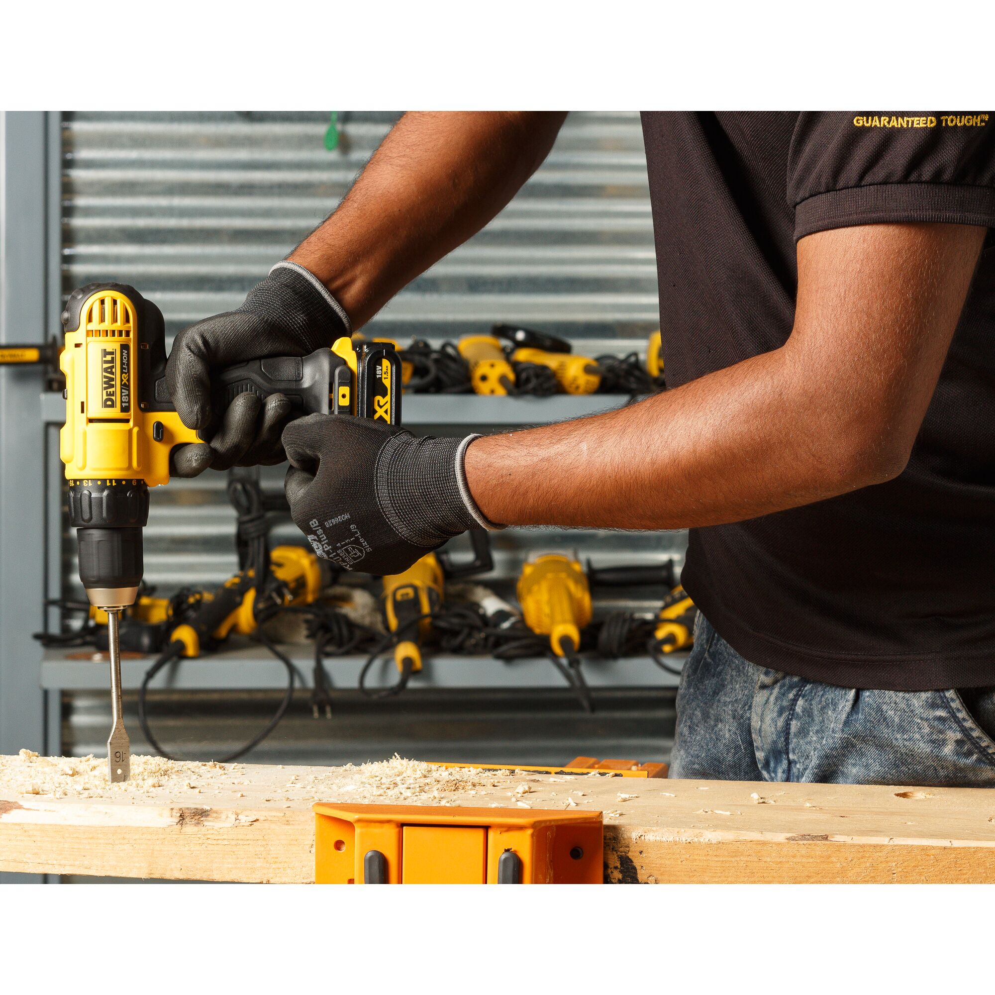 Masina de gaurit/insurubat (bormasina) DEWALT, 300W, 1500rpm, 42Nm
