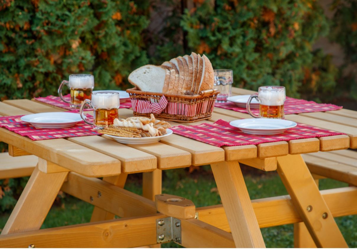 Set mobilier gradina Mobilaiud Piknik Quatro, lemn, 5 piese, maro