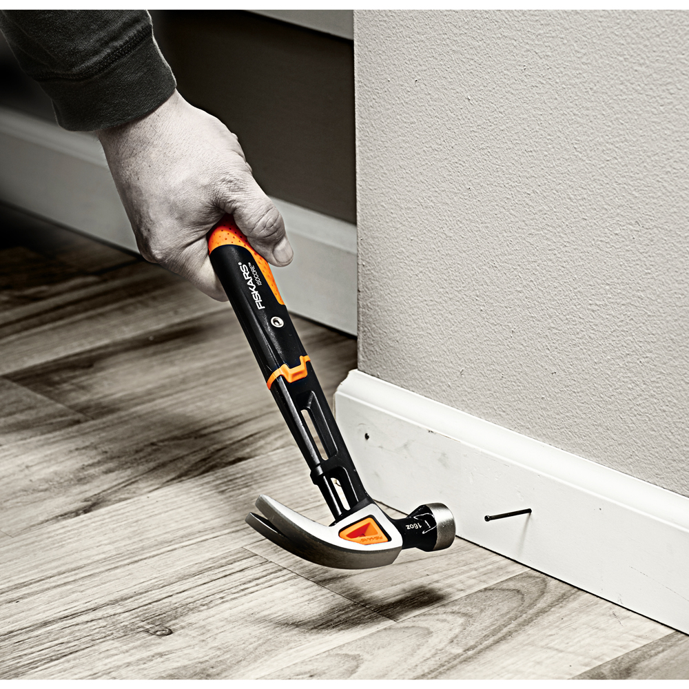 Ciocan curbat FISKARS IsoCore, marimea M, otel, portocaliu