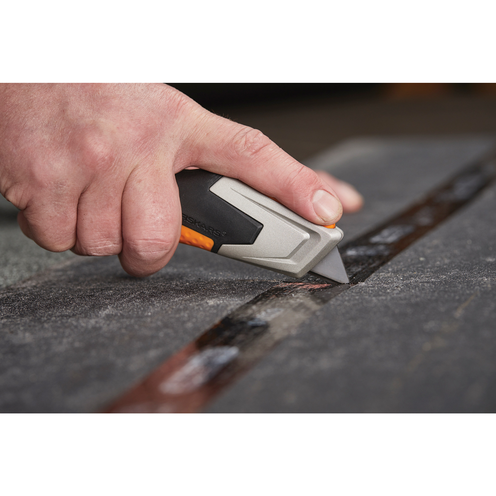 Cutit utilitar FISKARS CarbonMax, lama retractabila, metal, negru
