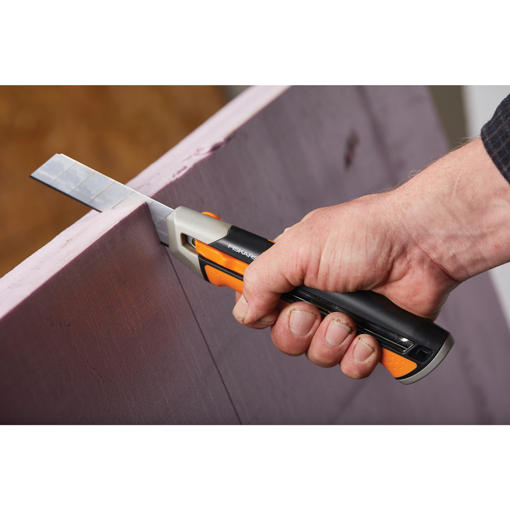 Cutit Snap-off FISKARS CarbonMax, 25mm, metal, negru