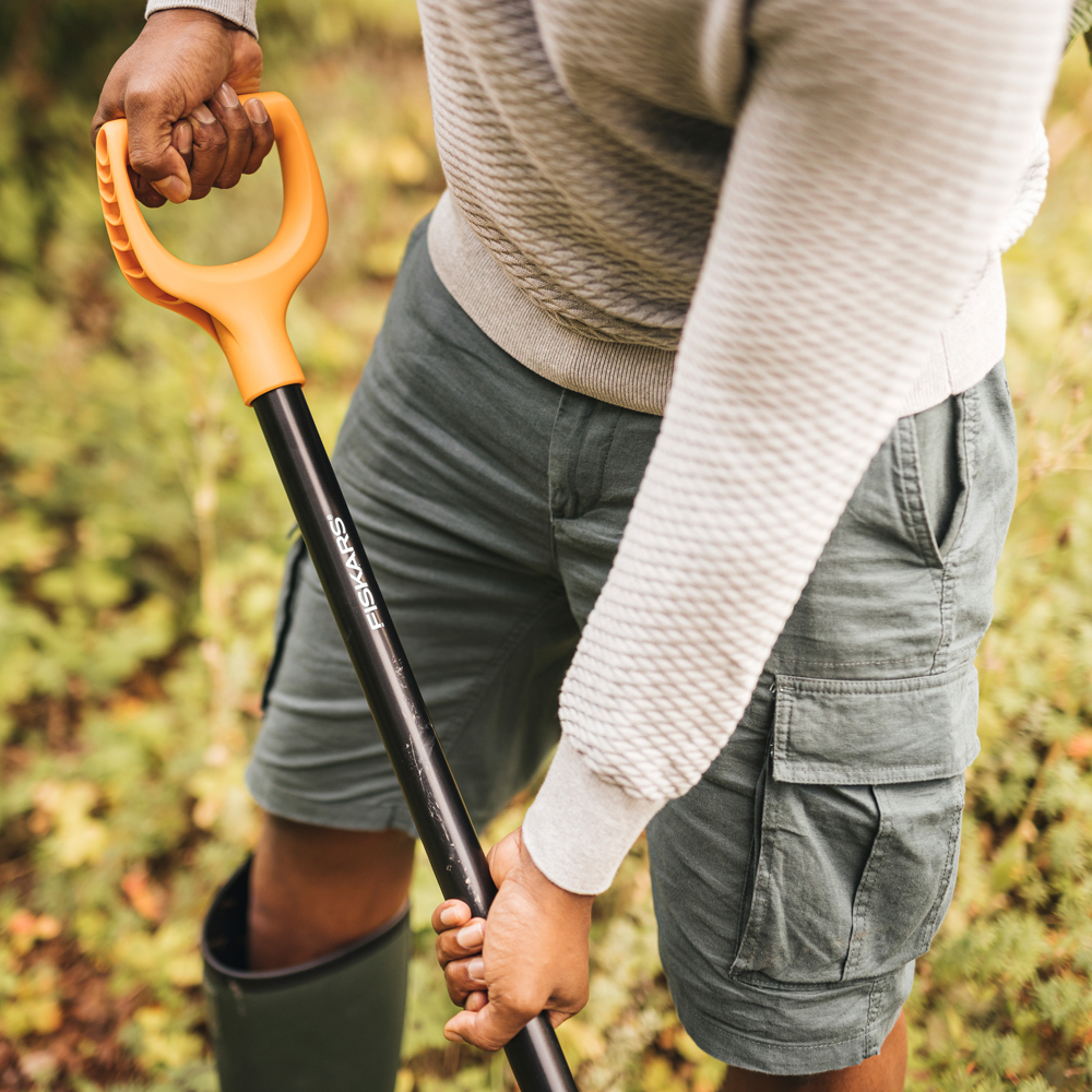 Lopata FISKARS Solid, maner tip D, metal, negru