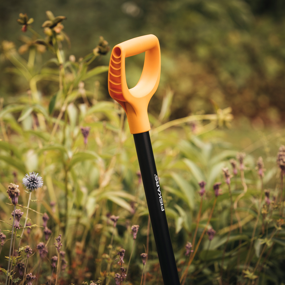 Lopata FISKARS Solid, maner tip D, metal, negru