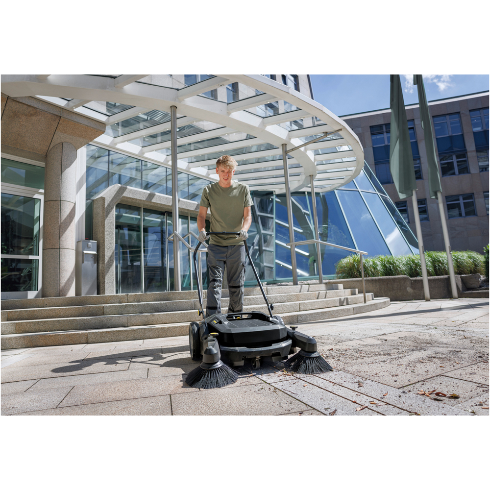Masina de maturat manuala KARCHER KM 70/20 C 2SB Go Further, productivitate 3920 mp/h, recipient 20l, negru
