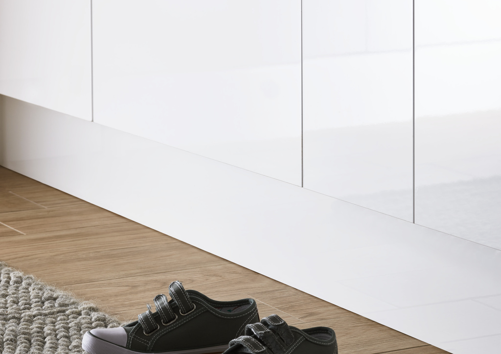 Plinta de bucatarie, MDF, alb, aspect lucios, 2400mm x 16 mm x 150 mm GoodHome Stevia & Garcinia