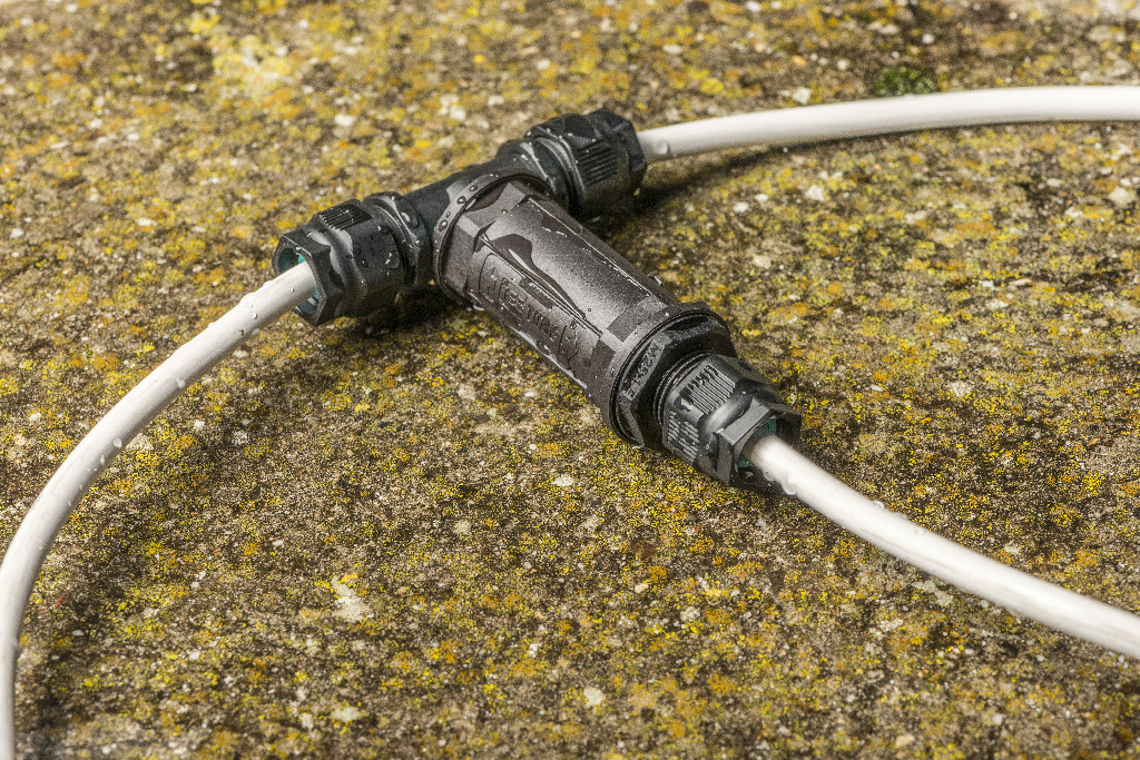 Conector in T DIALL, 12.1 x 9.1 cm, 3 poli, IP68, poliamida si TPE, negru