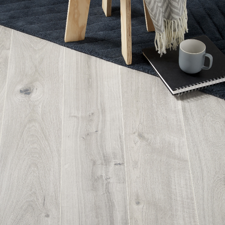 Parchet laminat 8 mm, gri, acoperire per cutie 1.996 mp, AC4, HDF GoodHome
