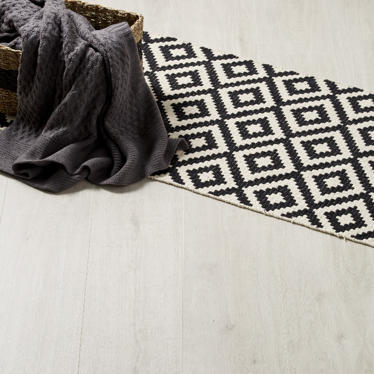 Parchet laminat 8 mm, alb, acoperire per cutie 1.996 mp, AC4, HDF  GoodHome