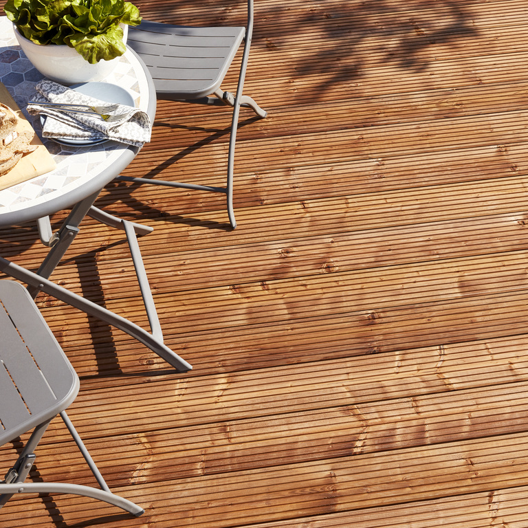 Dusumea pentru terasa GOODHOME, 240 x 14.4 x 2.7 cm, acoperire 0.35 mp, lemn de pin, maro