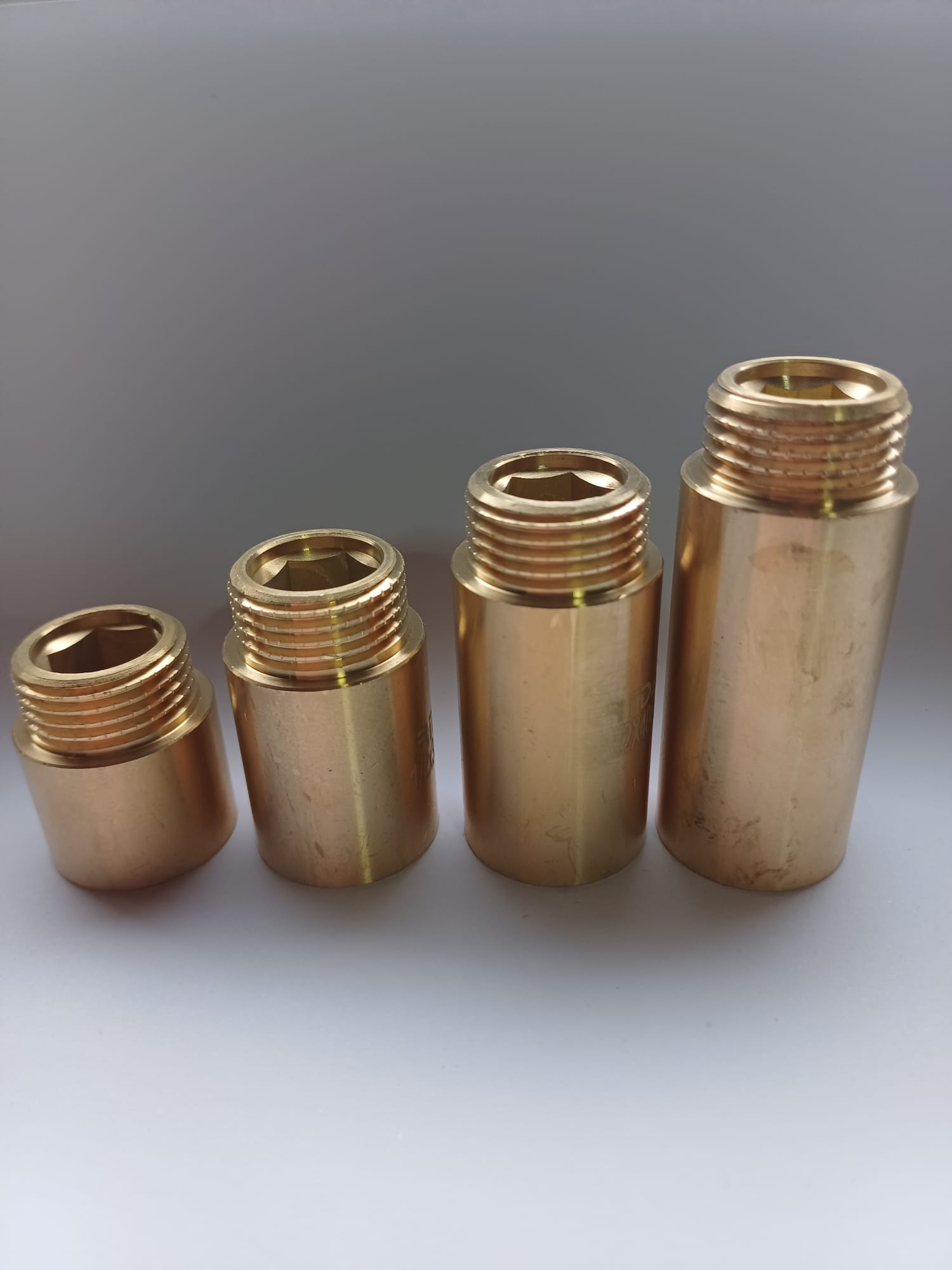 Prelungitor SONTEC, interior - exterior, 50mm x 1/2", alama, auriu