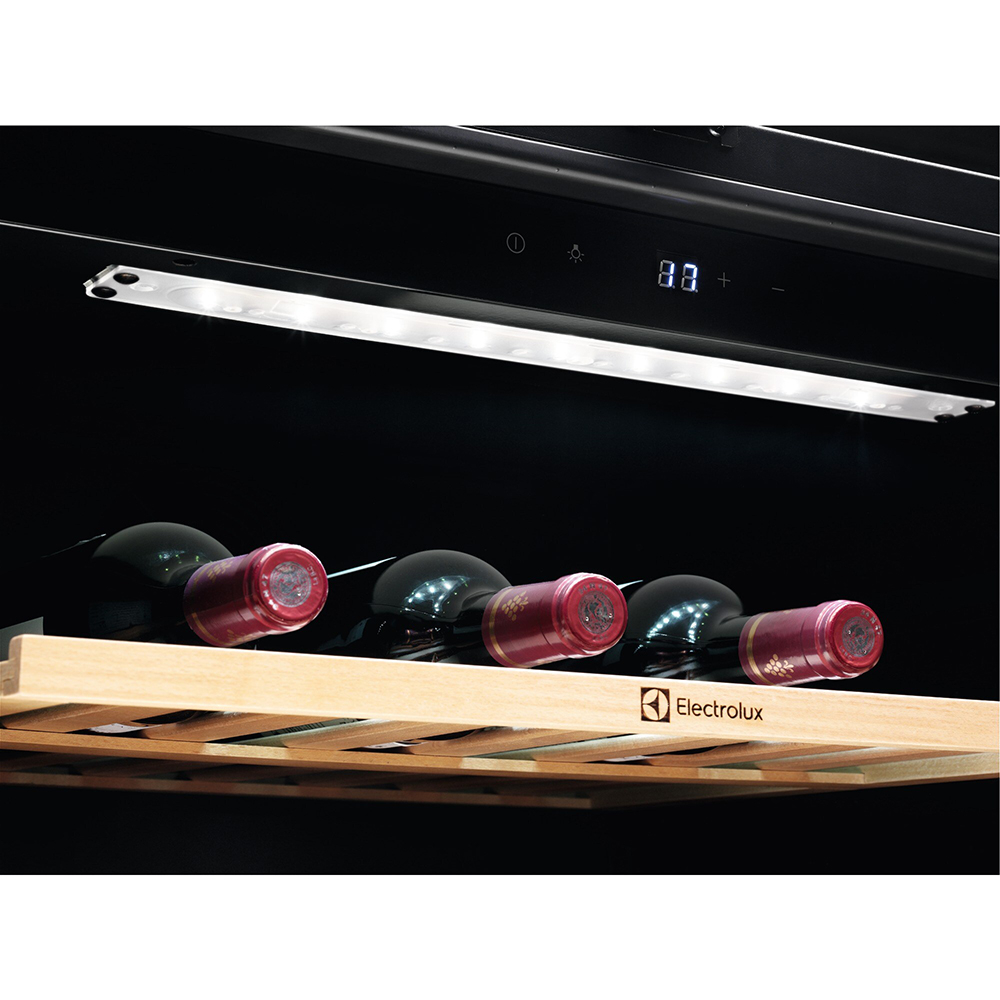 Racitor de vinuri incorporabil ELECTROLUX EWUS052B5B, 52 sticle, H 82 cm, Clasa G