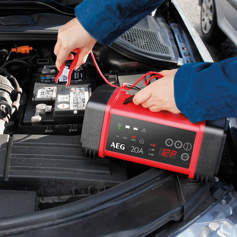 Redresor auto AEG LT20, 12V/20V, 20A, negru