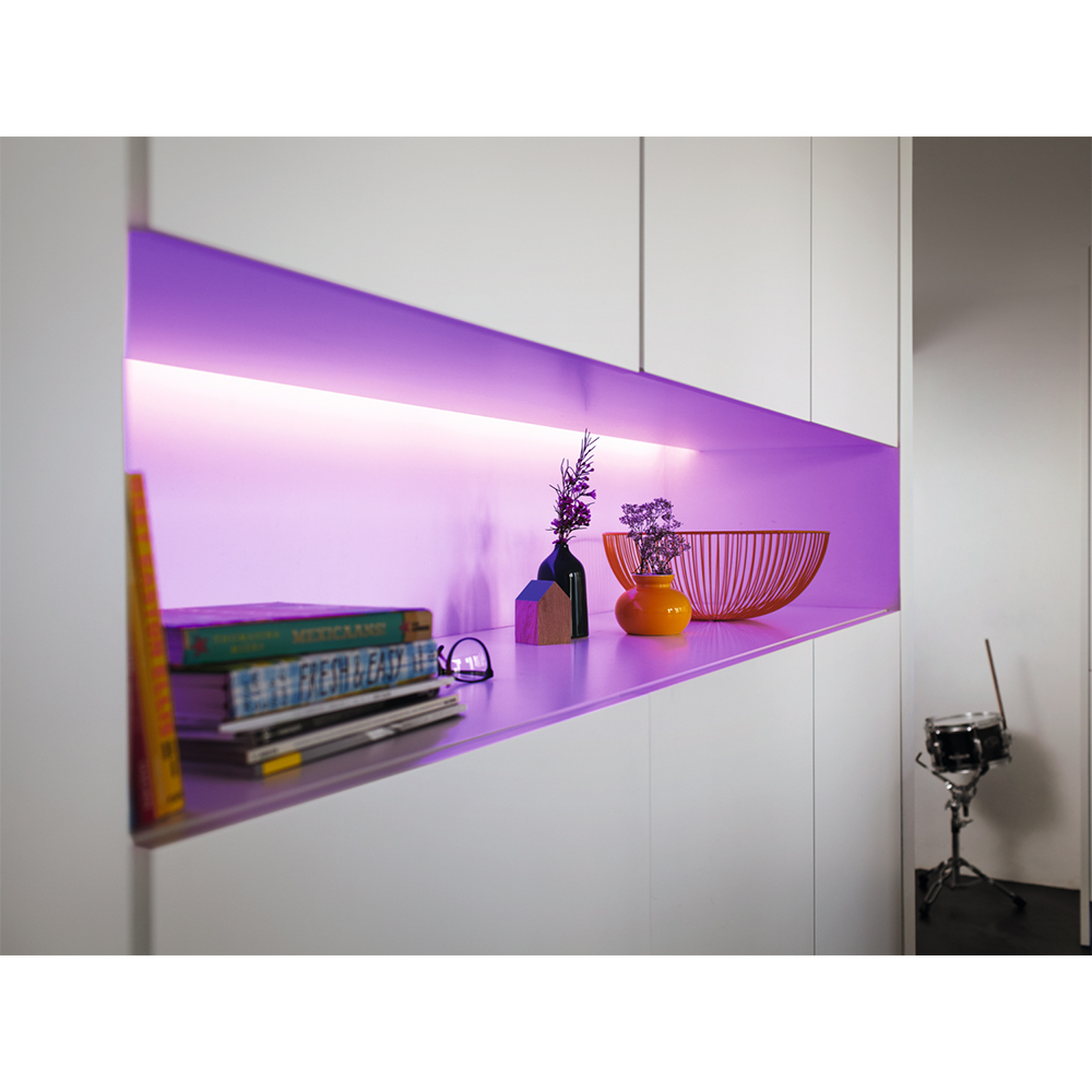Extensie banda LED RGBW Philips Hue Lightstrip Plus, RGBW, 11.5W, 950lm, 1m