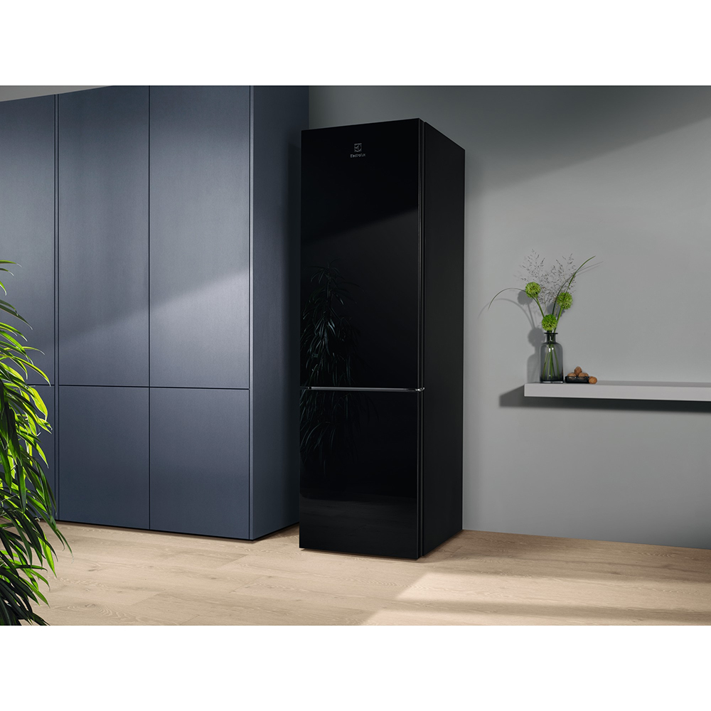 Combina frigorifica ELECTROLUX LNT7ME36K2, No Frost, 367 l, H 201 cm, Clasa E, negru