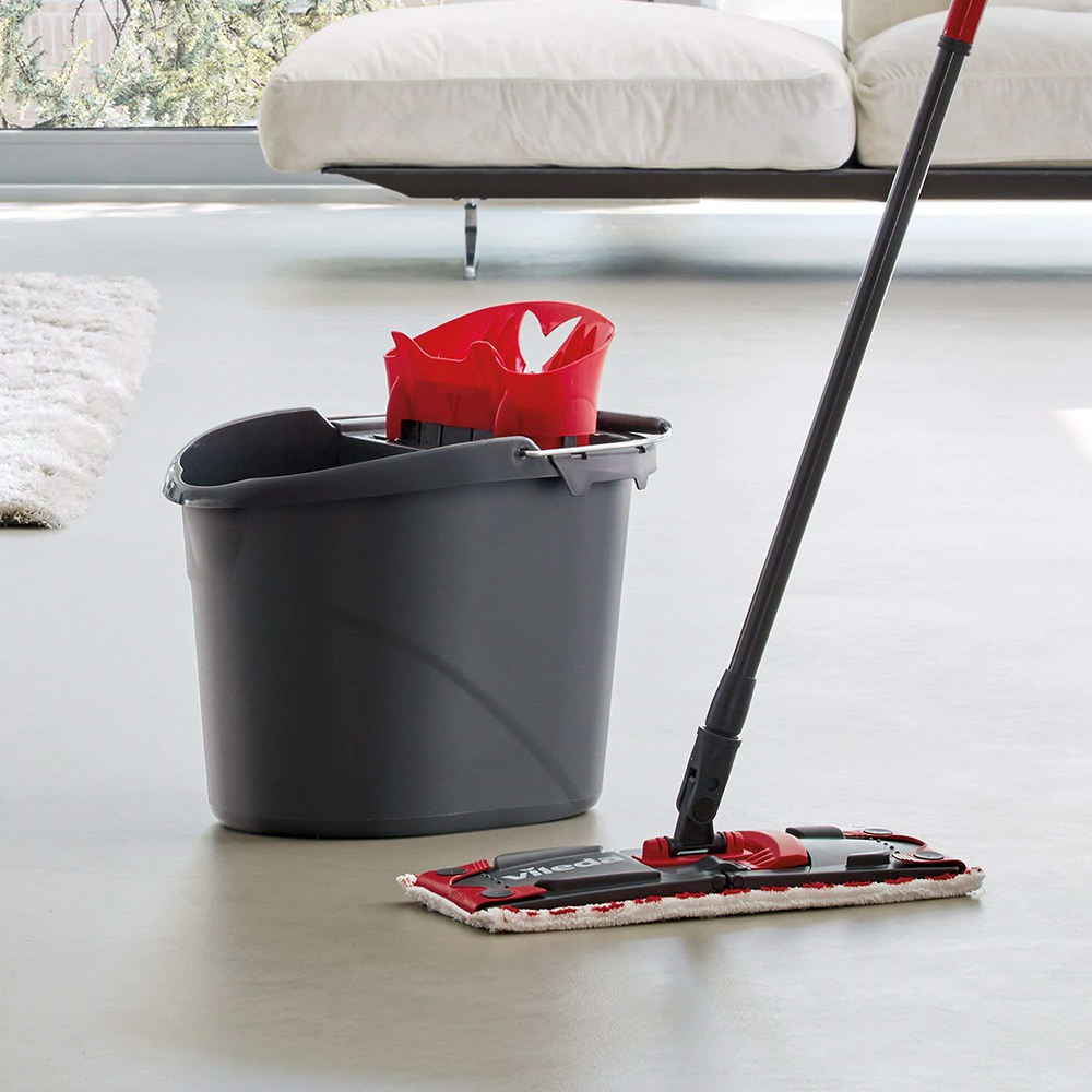 Set galeata cu storcator + mop + maner VILEDA Ultramax, negru-rosu