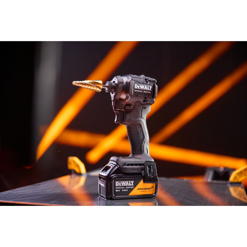 Masina de insurubat si gaurit cu impact DEWALT DCF86MM1T-QW x McLaren F1 Team, 18V, 1x4Ah, 206Nm
