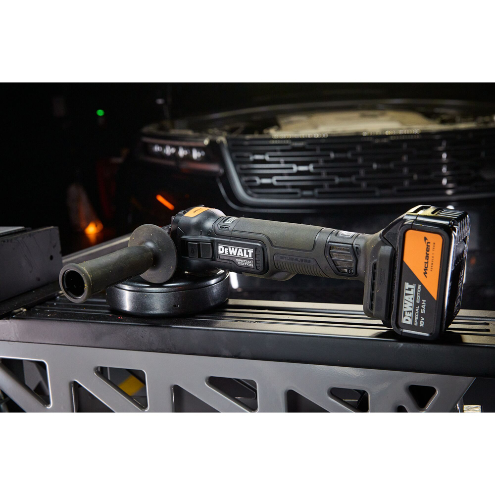 Polizor unghiular DEWALT DCG45MP2T-QW x McLaren F1 Team, 5500RPM, 2x5Ah, 125mm