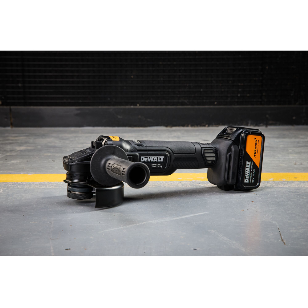 Polizor unghiular DEWALT DCG45MP2T-QW x McLaren F1 Team, 5500RPM, 2x5Ah, 125mm