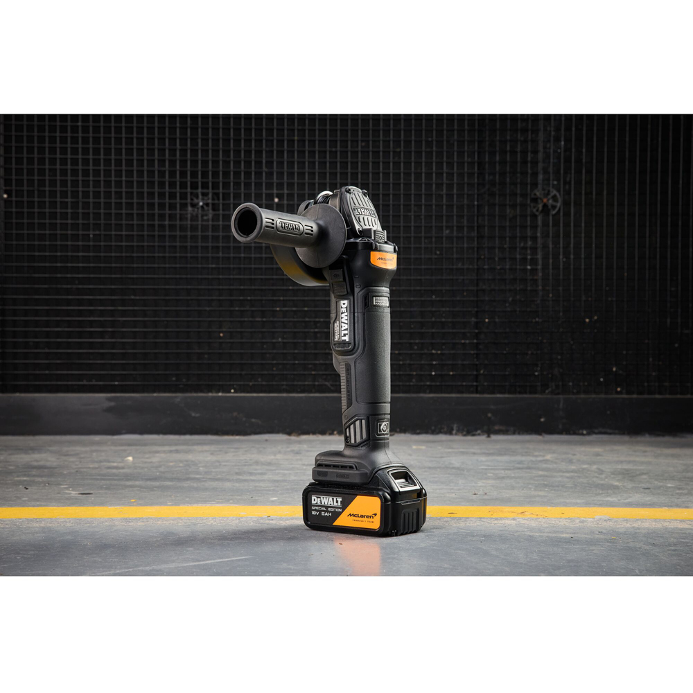 Polizor unghiular DEWALT DCG45MP2T-QW x McLaren F1 Team, 5500RPM, 2x5Ah, 125mm