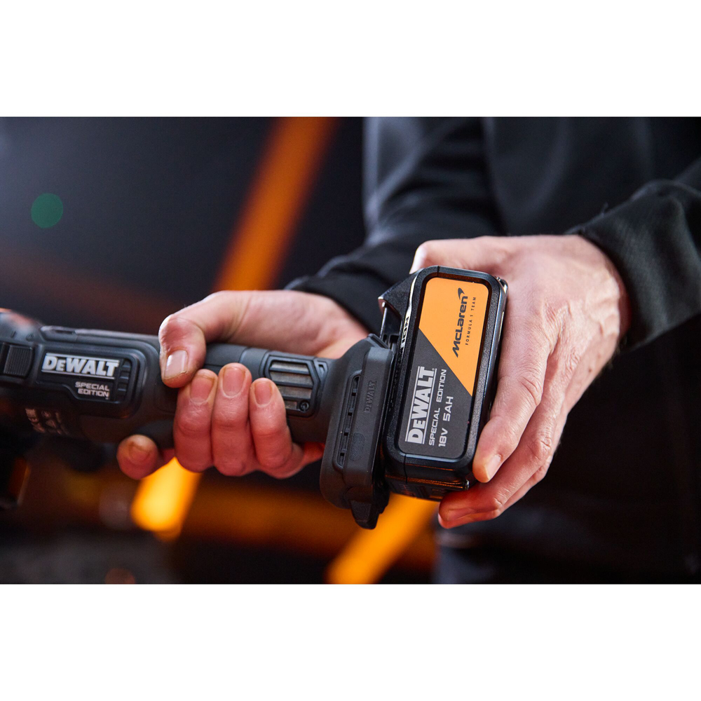 Polizor unghiular DEWALT DCG45MP2T-QW x McLaren F1 Team, 5500RPM, 2x5Ah, 125mm
