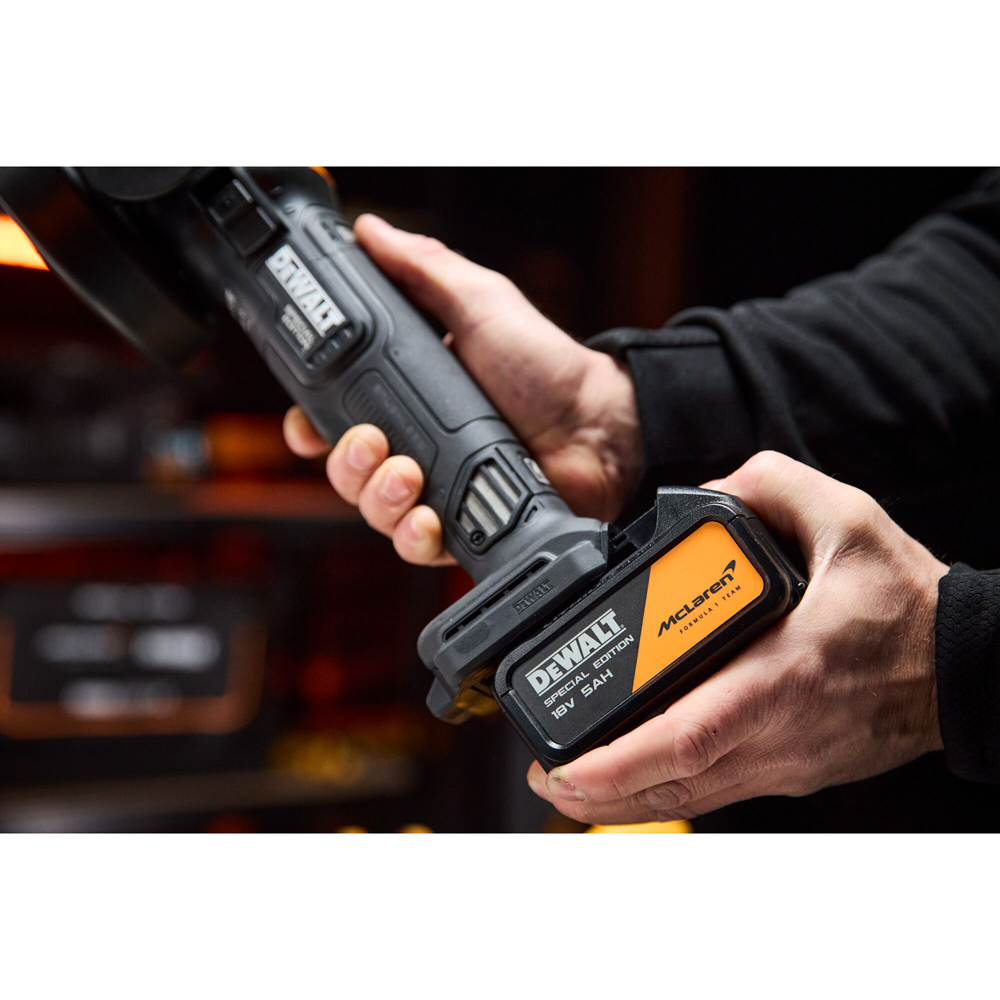 Polizor unghiular DEWALT DCG45MP2T-QW x McLaren F1 Team, 5500RPM, 2x5Ah, 125mm