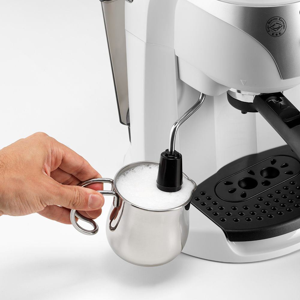 Espressor manual DELONGHI EC221.W, 1l, 1100W, 15 bar, sistem Cappuccino, alb-negru