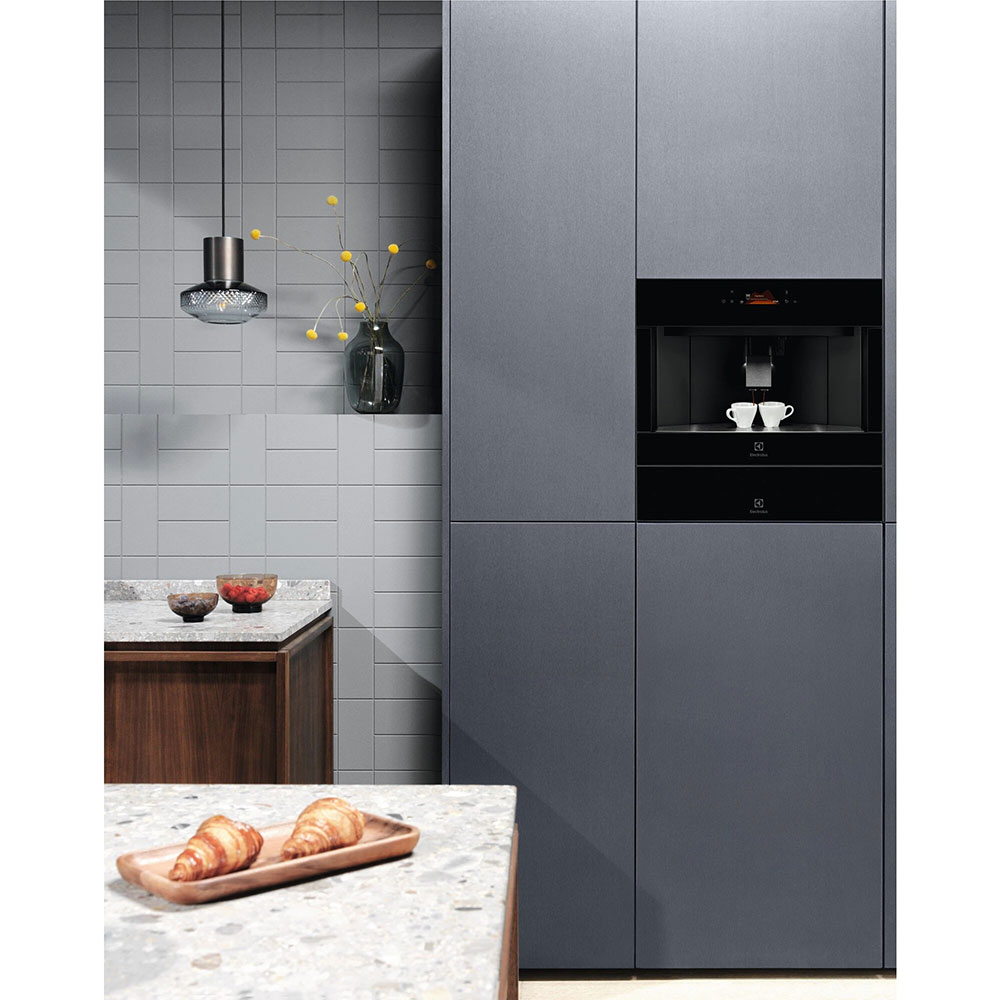 Espressor automat incorporabil ELECTROLUX KBC85Z, 2.5l, 1350W, negru
