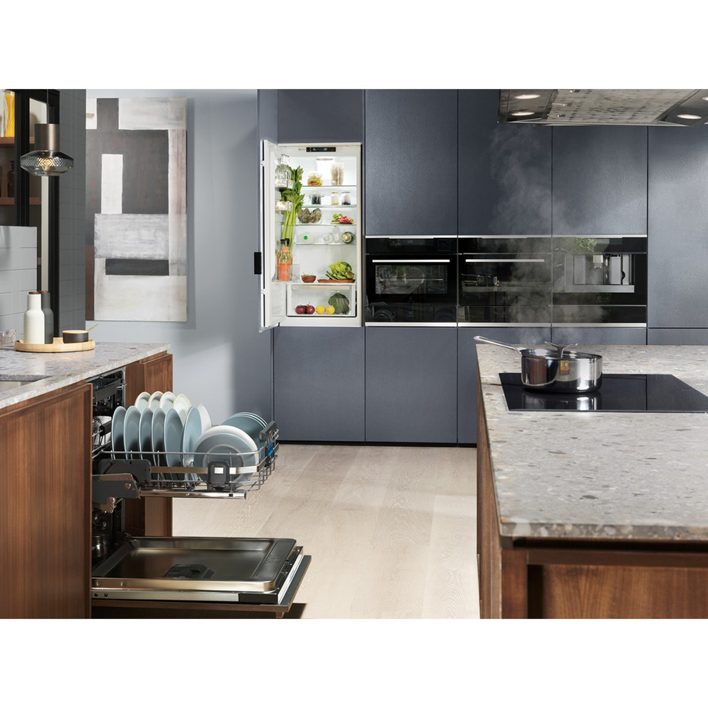 Masina de spalat vase incorporabila ELECTROLUX EEC87400W, 14 seturi, 8 programe, 60 cm, Clasa C, panou comanda negru