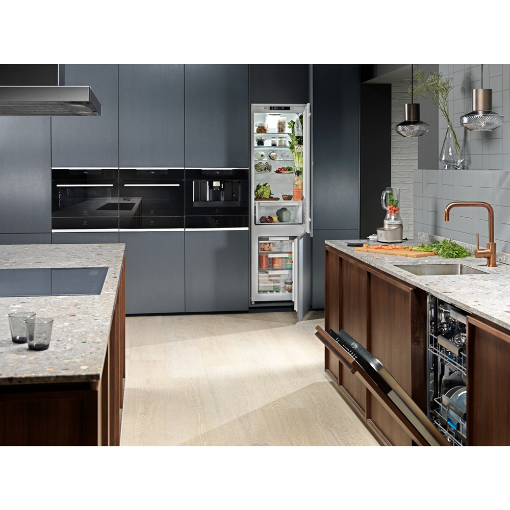 Masina de spalat vase incorporabila ELECTROLUX EEC87400W, 14 seturi, 8 programe, 60 cm, Clasa C, panou comanda negru