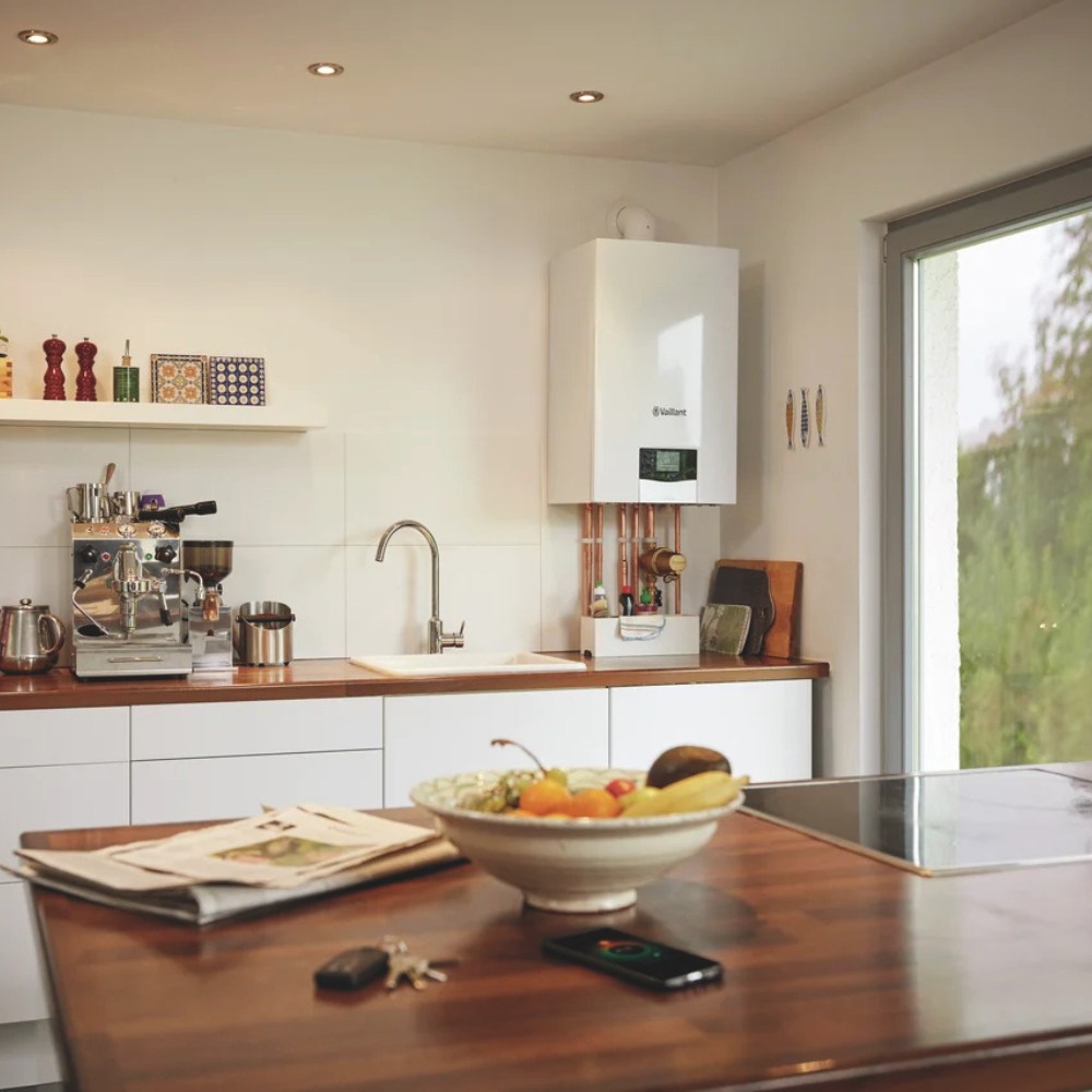 Centrala termica pe gaz in condensare VAILLANT ecoTEC Plus VUW 36CS/1-5 (N-INT2), 36 kW, IPX4D, kit evacuare inclus
