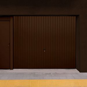 Usa garaj manuala basculanta Maguisa, 251.5 x 204 cm, maro